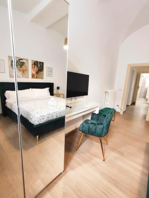 The Gold Apartment *