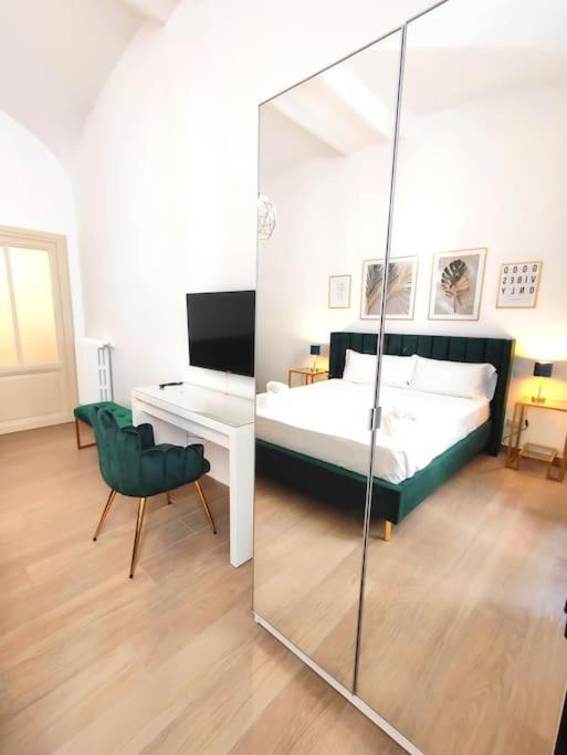 The Gold Apartment *